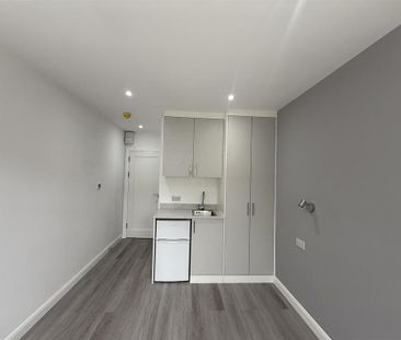 1 bedroom in a house share to rent - Photo 6