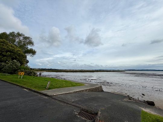 23 Gill Avenue, Te Atatu Peninsula, Auckland - Photo 1