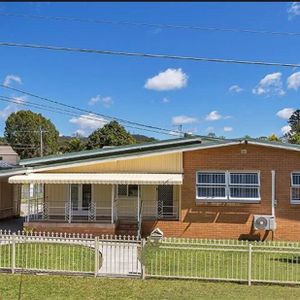 Renovated and Spacious 3-Bedrooms Family Home with Solar Panels - Photo 2