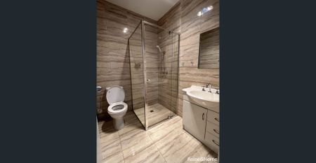 Spacious one bedroom unit - Photo 4