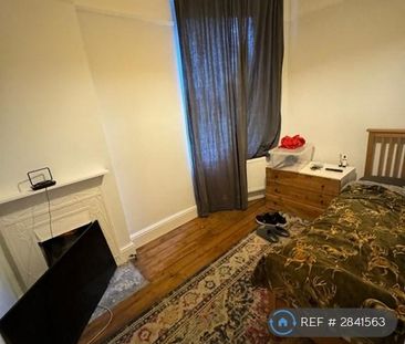 1 bedroom in a flat share to rent - Photo 5