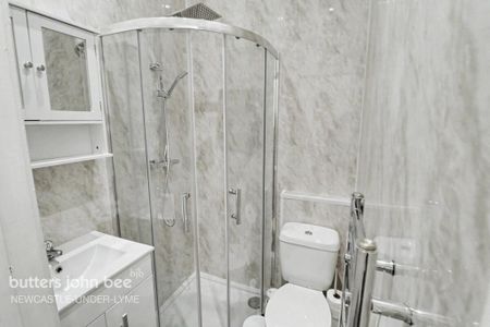1 bedroom in a house share to rent - Photo 5