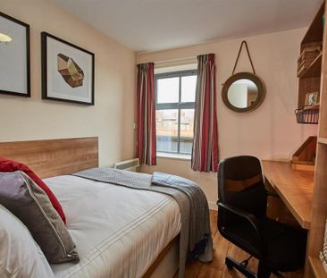 1 bedroom in a flat share to rent - Photo 6