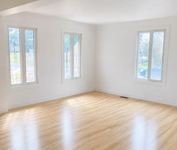 Lumineux 5 1/2 fraîchement rénové | rez-de-chaussée triplex | Charl... - Photo 3