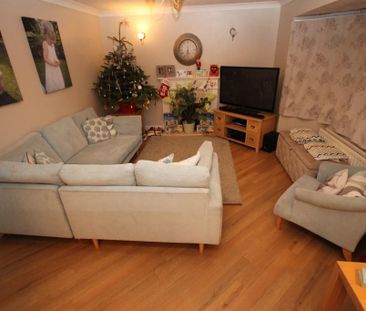4 bedroom detached house to rent - Photo 1