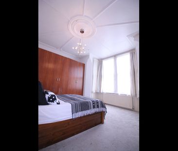 1 Bed Flat, Vanbrugh Hill, SE3 - Photo 2