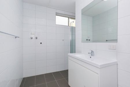 TWO BEDROOM UNIT CLOSE TO THE ACTION! - Photo 5