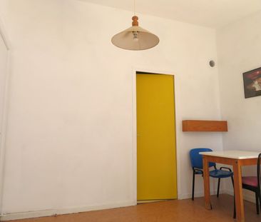 Studio Meublé, 18m², Les Hauts de Nîmes, 360€ H.C - Photo 2