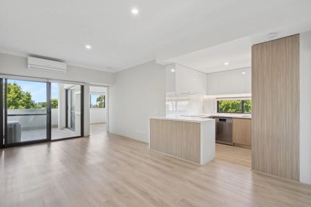 Boutique Top-Floor Applecross Living - Available NOW - Photo 2