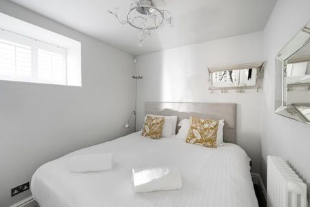 2 Bed Flat - Photo 3