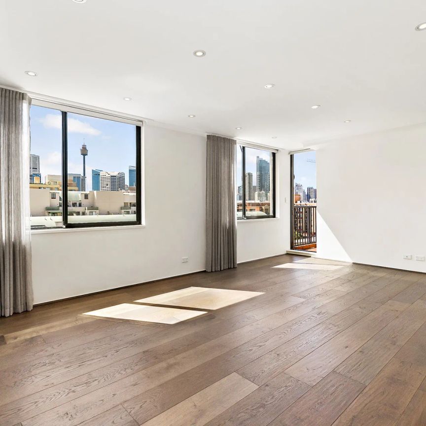 CITY SKYLINE VIEWS & VAST PRIVATE ROOFTOP ENTERTAINING AREA - Photo 1