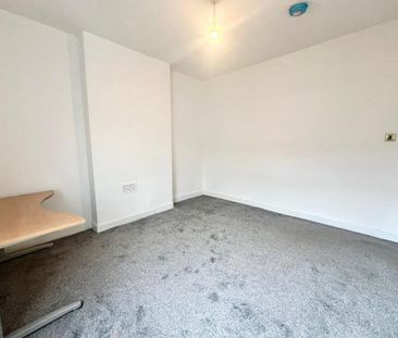 4 bedroom terraced house to rent - Photo 2