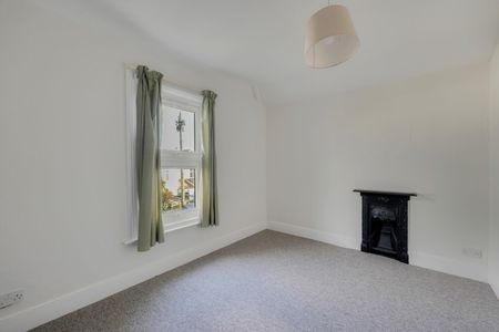 2 Bed Flat - Photo 3