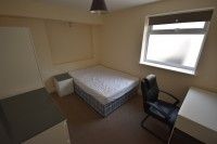 1 bed Room in Shared House - To Let - Photo 5