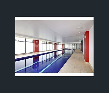 RENOVATED 2 - BEDROOM WITH TIMBER FLOOR + STORAGE! - Photo 2