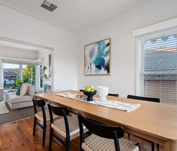 Classic 1960's Residence - Photo 4