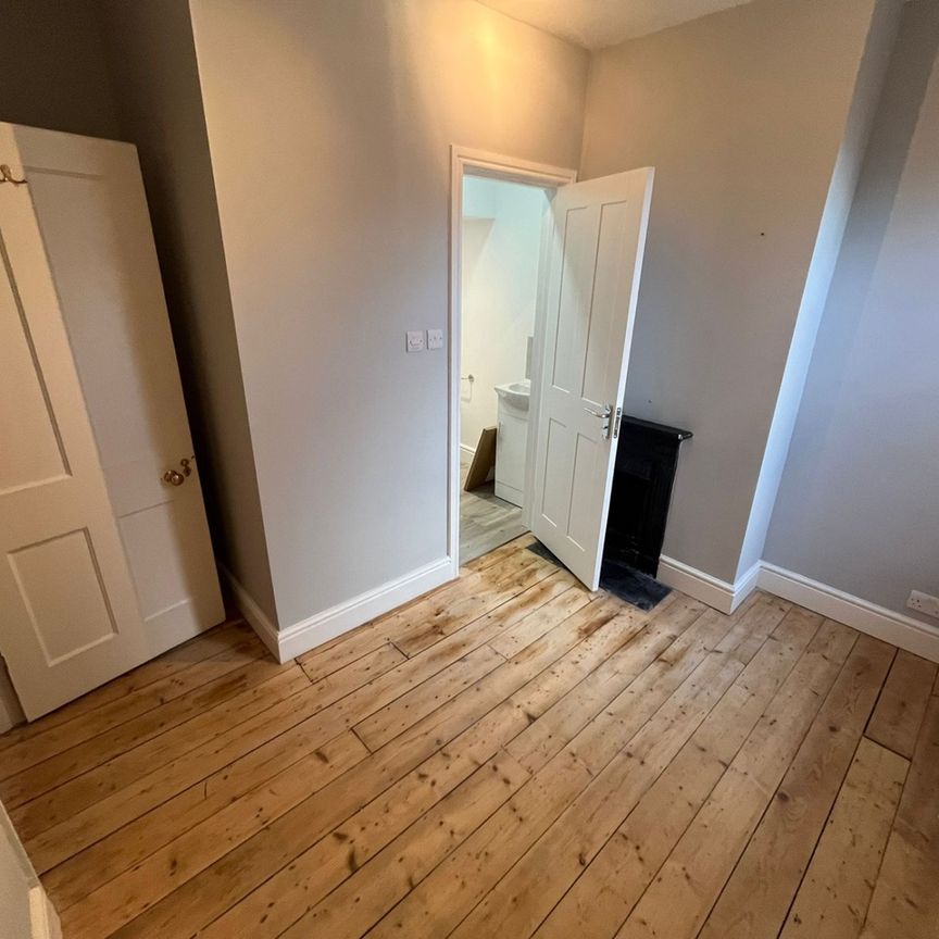 4 Bed Terraced House, Norris Road, RG6 - Photo 1