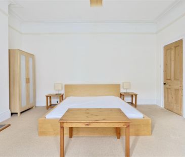 2 bedroom Student Flat to rent in Holmwood Grove, Newcastle Upon Tyne - Photo 4