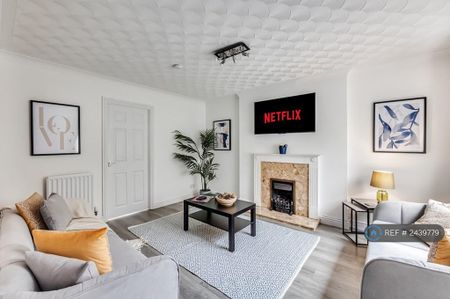 4 bedroom detached house to rent - Photo 5