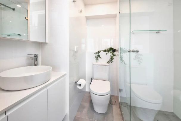 “Modern Apartment with Stunning Outlook” - Photo 1