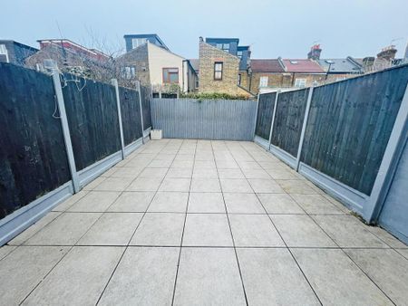 5 bedroom terraced house to rent - Photo 4