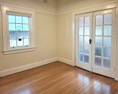 Strathfield - Photo 2