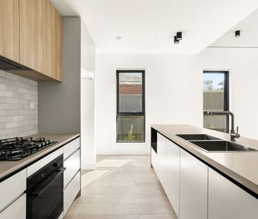 Luxury Residence of Designer Style and Superior Quality - Photo 4