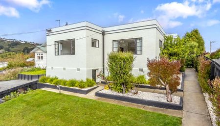 Tastefully renovated art deco house - Photo 3