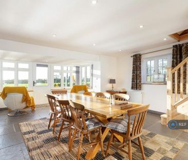 4 bedroom semi-detached house to rent - Photo 5