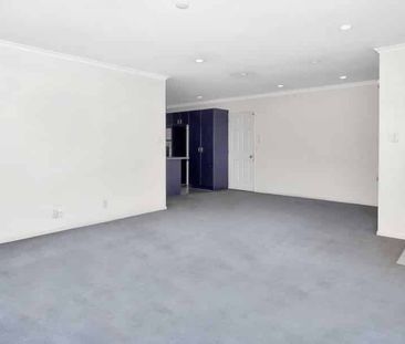 3 Double Bedroom Property in Great Location! - Photo 5