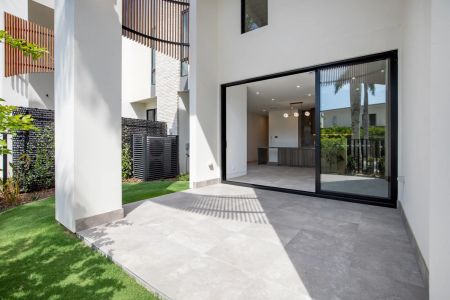 Brand New Large Luxurious Villa, at Saffron Link in Hope Island Resort !! - Photo 5