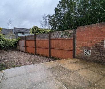 4 bedroom terraced house to rent - Photo 4