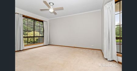 Huge family home in quiet leafy location! - Photo 3