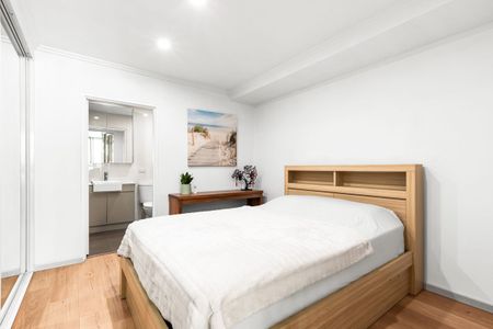 Trendy Marrickville Escape Blending Style, Comfort, and Convenience - Photo 2