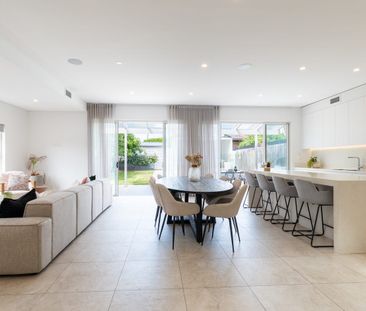 Spacious Five-Bedroom Family Home with Pool in Prime Location - Photo 4