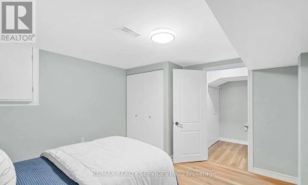 5 AVONDALE BOULEVARD S - Photo 4