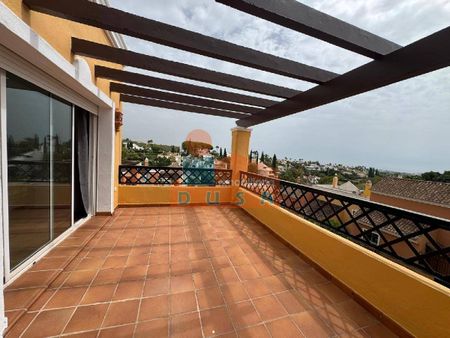 ALQUILER ADOSADA EXCLUSIVA | 3.700 €, 277 m² - Photo 2