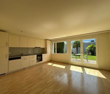 Helle und moderne 2.5-Zimmer-Wohnung mit Garten und Sitzplatz - Photo 3