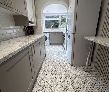 3 Bed Semi-Detached House, Grange Park Road, CR7 - Photo 3