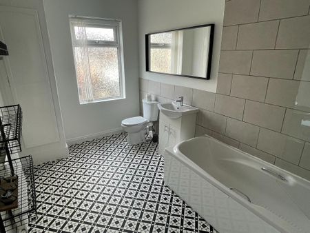 2 bedroom end of terrace house to rent - Photo 5