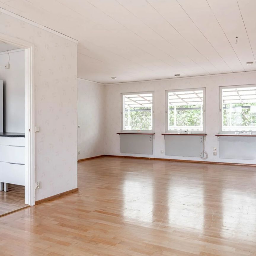 Stor sutterängvilla sollentuna - Photo 1