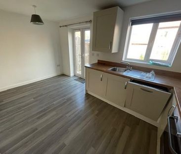 3 bedroom end of terrace house to rent - Photo 2