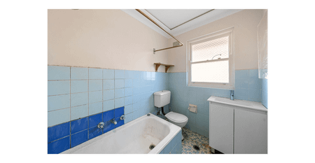 Top Floor Spacious Apartment - Photo 4