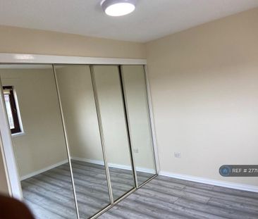 1 bedroom in a flat share to rent - Photo 4