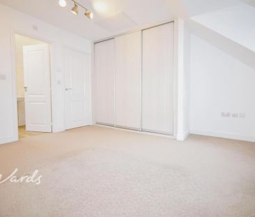 4 bedroom semi-detached house to rent - Photo 4