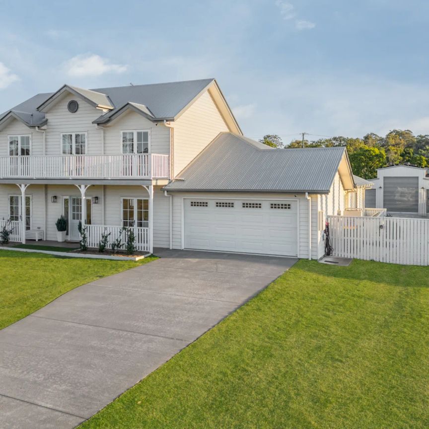 A Home of Distinction - Where Elegance Meets Everyday Life - Photo 1