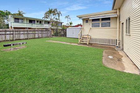 144 Cypress Street, - Photo 2