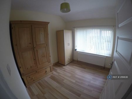 3 bedroom semi-detached house to rent - Photo 4