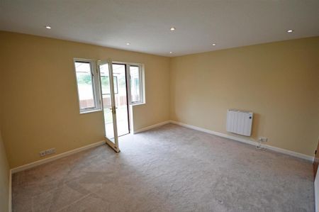 2 bedroom semi-detached bungalow to rent - Photo 3