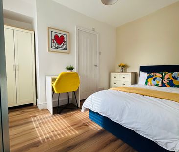 BEDROOM 1- MEDIUM DOUBLE ENSUITE - Photo 3